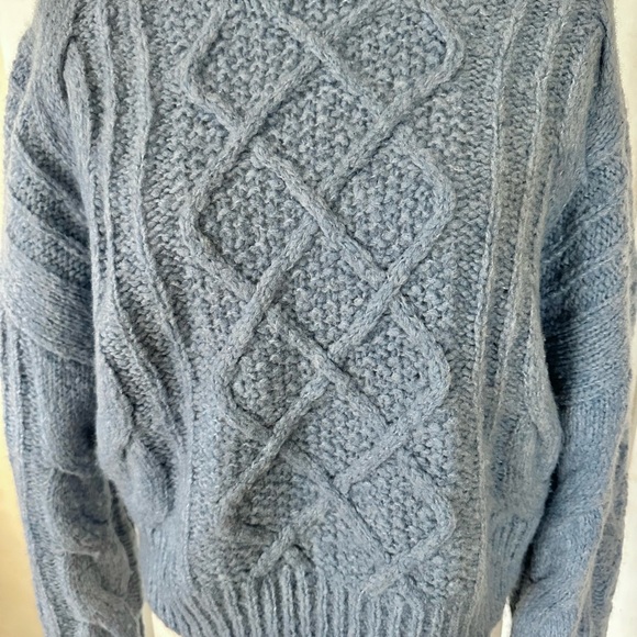 AE 77 American Eagle Powder Blue Cable Knit Wool Sweater Size M - Picture 4 of 9